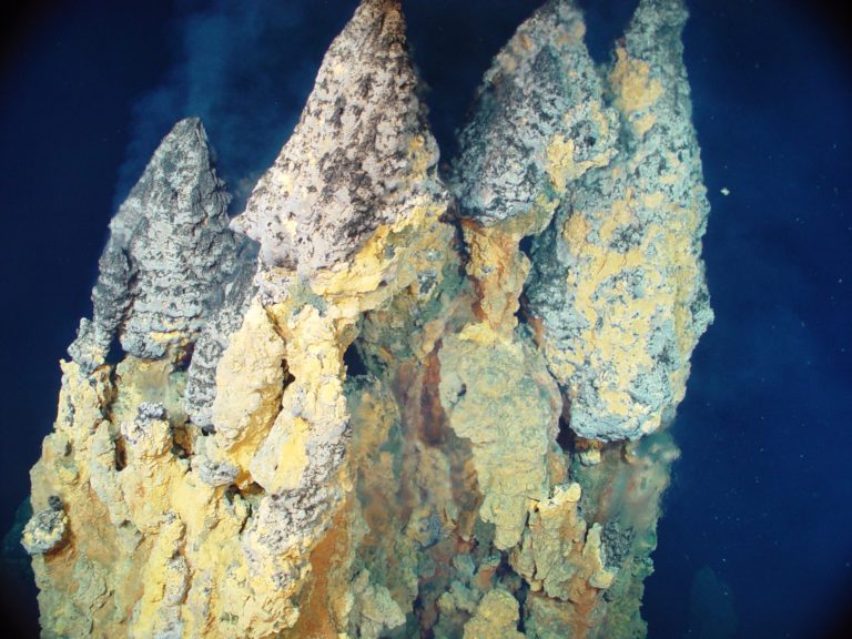 Diepzee 'smoker' schoorstenen - Foto: NOAA / CC BY 2.0