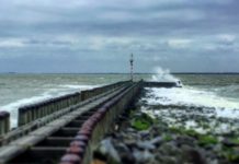 Zeespiegelstijging stelt Nederlandse kust vaker op de proef bij storm Pier loodshaven Vlissingen - Westerschelde - Foto: Wil Stutterheim