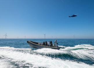 Opruimactie in de Noordzee leidt tot entering duikschip Politieactie - Copyright SDDNS – Joost van Uffelen